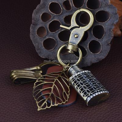 China 2017 Hot New Fashion Leaf Essential Oil Leaf Charm Key Chain Essential Oil Jewelry Keychain for sale