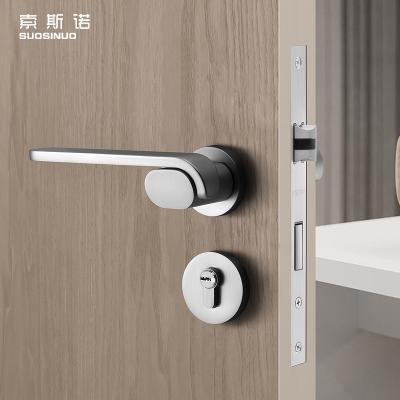 China Modern High Quality Interior Wood Nordic Style Hotel Room Lever Silver Door Handle for sale