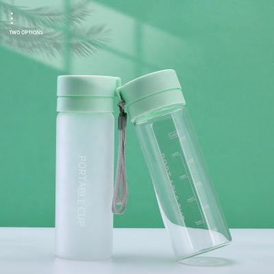 China Borosilicate 600ml Sustainable Portable Sport Small Glass Bottle With PP Lid And Direct Infuser Drink Water Bottle for sale