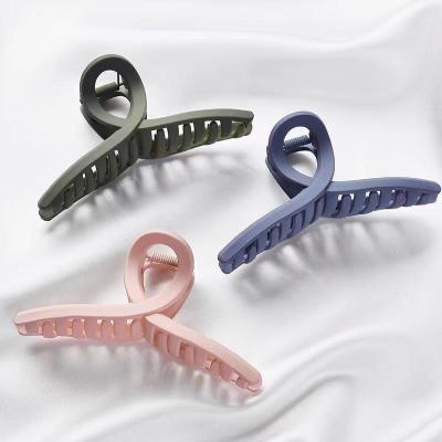 China 2021 Fashion Large Slings Chunky Hair Plastic Hair Claw Clips Large Korean Non-slip Matte Hairpin Hair Clips for sale