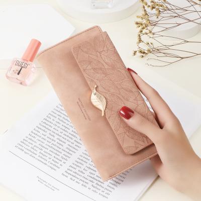 China Hhigh-quality women's wallet 2021 PU news long buckle leaf retro Korean leather women's handbag large capacity wholesale for sale