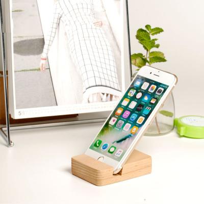 China Adjustable Cheap Handmade Beech Wood Pan Height Mobile Phone Call Holder Stands Engraved Wood Key Chain for sale