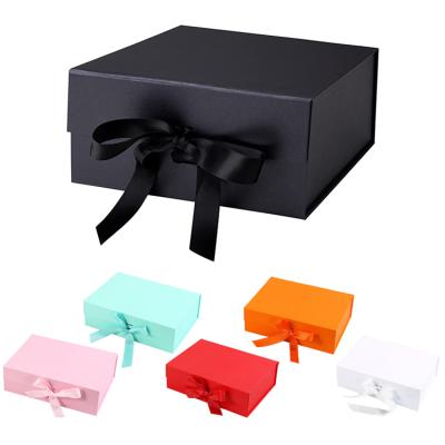 China Recyclable Deep Custom Gift Wrapping Paper Foldable Magnetic Gift Box Magnetic Gift Box With Ribbon Closure for sale