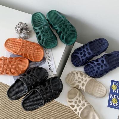 China Factory Price Unique Fashion Luxury Round Design Comfortable Skull Shape Casual Summer Beach Men Slides Slippers Shoes for sale