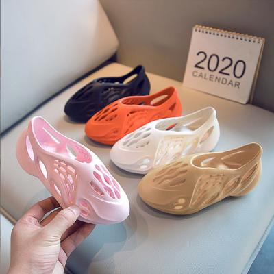 China Other Other Good Quality Summer Wholesale Kids Fashion Sides Yeezy Sandals Jelly Water Shoes Footwear Yeezy Slippers Beach For Girls Boys for sale