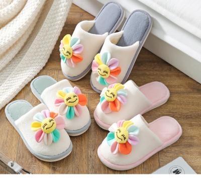 China Wholesale Recyclable Soft Cute Sunflower Smiley Face Slipper Winter Bedroom Fluffy Slippers For Adults for sale