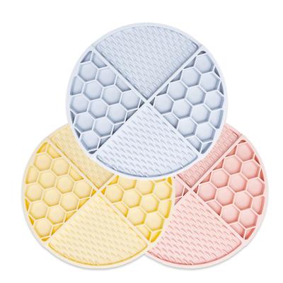 China SHURUI SUSTAINABLE PET Supplies Slow Dog Cat Licking Pad Pet Lick Mat Silicone Dog Lick Mats Driver Customized Worry Relief for sale