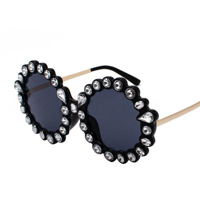 China 2022 fashion sunglasses European and American full diamonds around 9200 oversized glasses Sun ladies metal frame women sunglasses fashion for sale