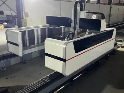 China Vollständig geschlossene CNC-H-Beam-Laserschneidmaschine für Stahlkonstruktionen zu verkaufen