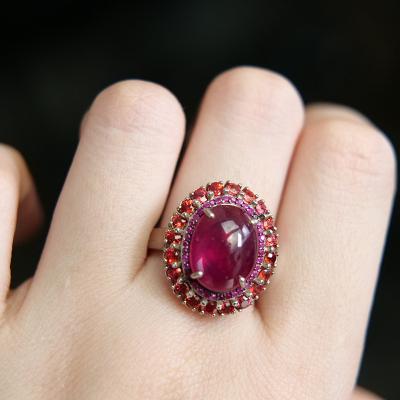 China Burgundy Neo-Gothic Dark Zircon Surrounded By Queen Bright Red Elegant Vampire Rhinestone Women's Luxury Ring for sale