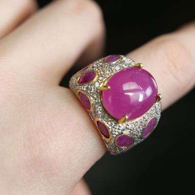 China Exquisite Jewelry Woman Encircling Luxury Ring Chisel Engraved Large Starlight Rhinestone Vintage Fuchsia Ruby Zircon for sale