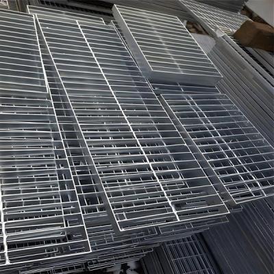 China Manufacturing Method Machine Welding Galvanised Serrated Steel Grating for Platform Steel Floor for sale