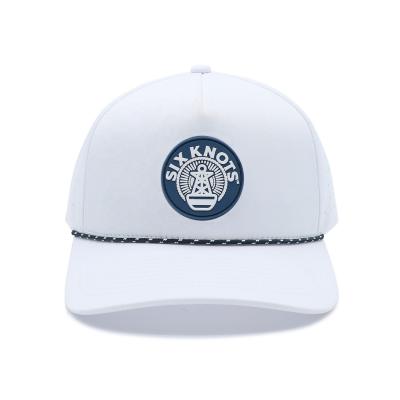 Chine Chapeau de baseball de style personnage avec perforations de découpe au laser Chapeau de performance blanc masculin à vendre