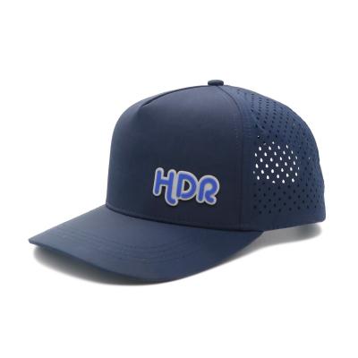 China 5-Panel-Gummi-PVC-Logo Wasserdichtes Laser-Schnittloch Perforierter Snapback Baseballhut zu verkaufen