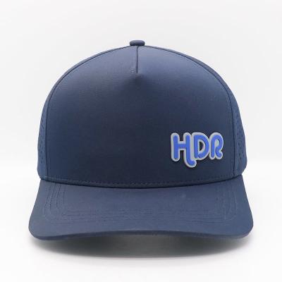 China Volwassenen Custom Logo 5 Panel Perforated Laser Cutting Hole Baseball Hoed Waterdicht Sport Cap Rubber Hoed Te koop