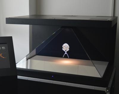 China 270 Grad 3 Seiten Holographische 3D-Displays Werbevitrine 32 Zoll zu verkaufen