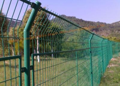 China Triangle Bending PVC Coated Wire Mesh Fence For Public Building Fence Age Resistant for sale