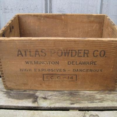 China Wooden Box Handmade Wooden Case Vintage Dynamite High Explosives Powder Co Vintage Wooden Discs for sale