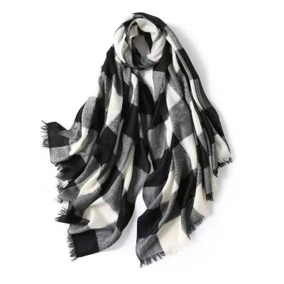 China W032-Hot Sale Women's Black And White Woolen Scarf Winter Woolen Scarf Multicolor Warm Long Grid Shawl Wholesale for sale