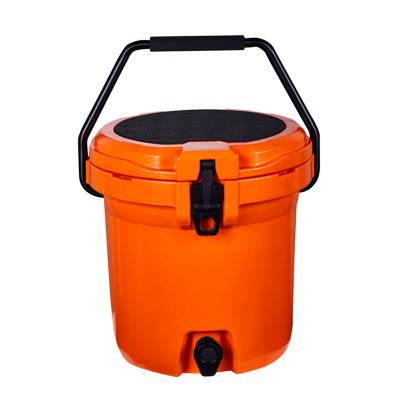 China Waterproof LLDPE Plastic Ice Box Cooler Cooler Ice Chest Box Wine Ice Bucket for sale