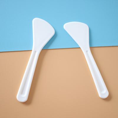 China Mini Eye Makeup Cream Spatula Cosmetic Spatula Administer Beauty Facial Spoon Plastic Make Up Spatulas For Skimming Mixing for sale