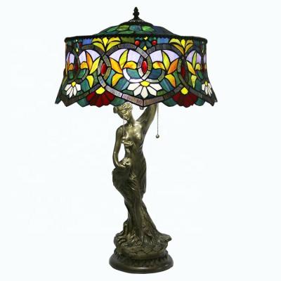 China NEW EUROPEAN LongHuiJing Handmade Glass Desk Lights 20Inch European Stained Glass Green Leaf Tiffany Table Lamp for sale