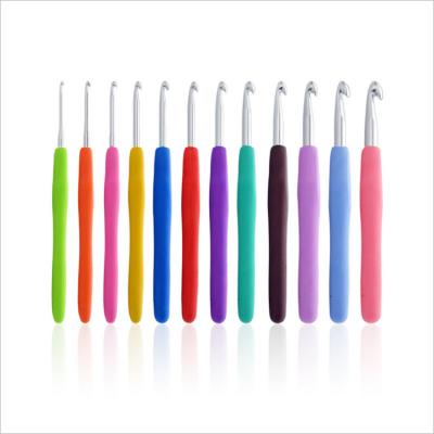 China High Quality Sold By The Pattern 2mm-10mm High Quality Color Grip Crochet Hook Soft Knitting Tools Set for sale