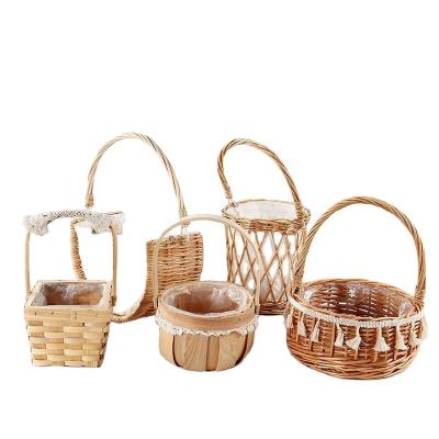 China Handmade Grass Mini Easter Woven Sea Basket Straw Food Container Party Decoration Cheap Colorful Flower Wholesale Festival Decoration Selection for sale