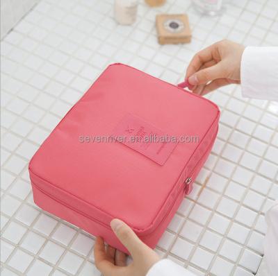 China Multifunctional Travel Toiletry Bag Fashion Organizer Bag Cosmetic Toiletry Bag For Travel for sale