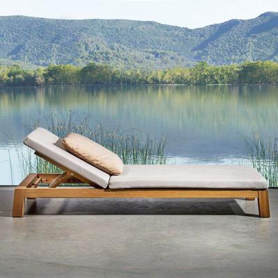 China Modern Outdoor Wooden Color Modern Log Wood Color Beach Lounger Pool Lounger Sun Recliner Teak Single Bed for sale