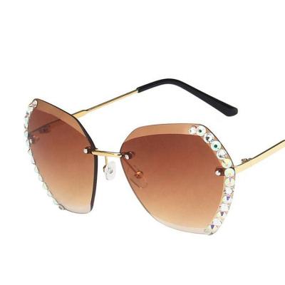 China Fashion Sunglasses Outdoor Sunshade Frame Oversized Sunglasses for Men and Women All-match Personality Glasses for sale