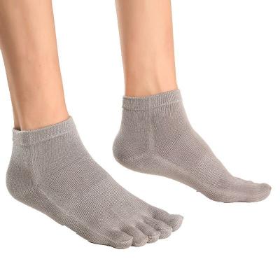 中国 QUICK DRY Mens Spring Breathable Cotton Five Finger Casual Ankle Sporty Mens Dress Toe Socks For Men 販売のため