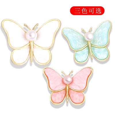 China Luxury Natural Silk Shell Corsage Female Exquisite Brooch Fashion Elegant Fritillaria Hip Hop Butterfly Big Bottoms Brooch for sale