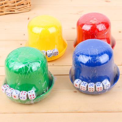 China Eco-Freindly KTV Bar Colored Plastic Dice Cup Game Dice Cup Shaker Set With 5 Dice for sale