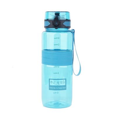 China 2020 Sustainable School Kids Drinking Water Bottles Sports Fitness Gym Water Bottles Plastic Drinking Bottle Water With Strap for sale