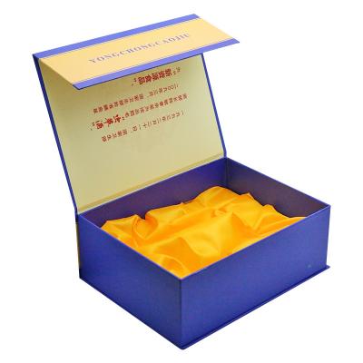 China Recyclable Custom Luxury Strong Magnetic Cardboard Wine Champagne Packaging Box With EVA Foam for sale