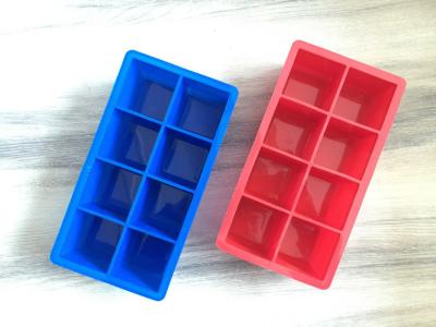 China Christmas Silicone Ice Cube Tray With Lid, 8 Cube Premium Quality Silicone Ice Tray With Lid for sale