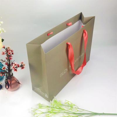 China Eco-friendly Flexo Printing Foldable Paper Packaging Carrier Bag White Cardboard Gift Packaging Shopping Bag With Handle for sale