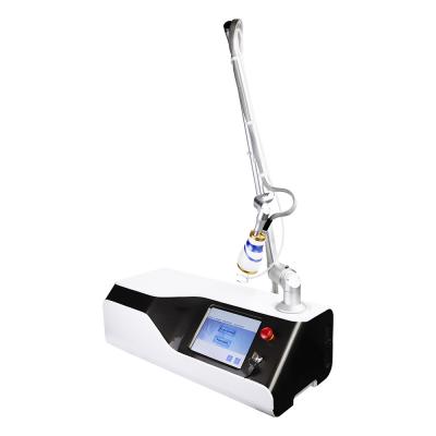 China Descasque Resurfacing a máquina fracionária 1060nm do laser do CO2 para a remoção da cicatriz da acne à venda