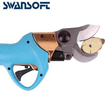 China Swansoft Professional 3CM 36V Electric Fruit Pruning Shear / Electric Bypass Pruner for Orchards Fruit Trees for sale