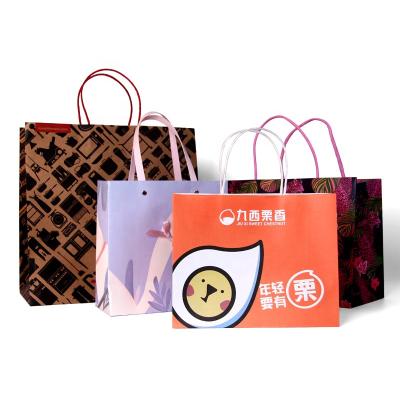 China Manufacturer's new clothing shopping bag takeaway packaging kraft paper portable paper bag for sale