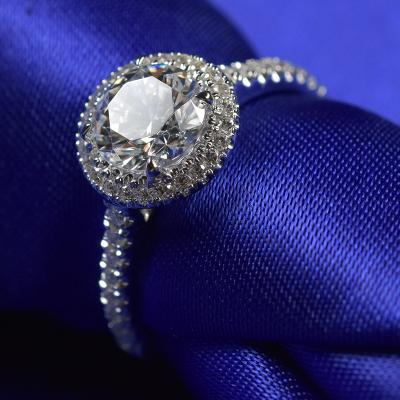 China Oro blanco para siempre una dureza RD0165 de los anillos de compromiso 9,25 de Moissanite en venta