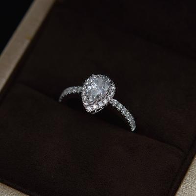 Chine Bijoux de Moissanite de 2 carats, catégorie de couleur des bagues de fiançailles E de Moissanite de poire à vendre