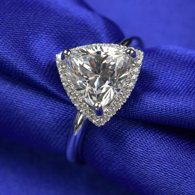 China Forma de Trangle anillo de Moissanite de 3 quilates 3,05 gramos de embalaje modificado para requisitos particulares peso del oro en venta