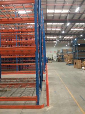 China 1600kg Per Pallet Warehouse Narrow Aisle Pallet Racking For Forklift Access for sale