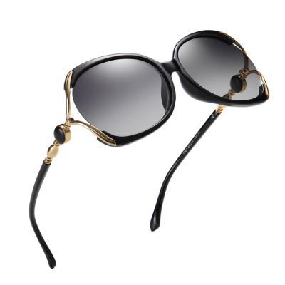 China Fashion sunglasses wholesale high quality 2021 neweuramerican PC metal frame big trend fashion ladies sunglasses for sale