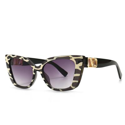 China Cat Eye Sunglasses Wholesale European and American CIA style modern hawksbill charming retro V mirror leg cat eye sunglasses for sale