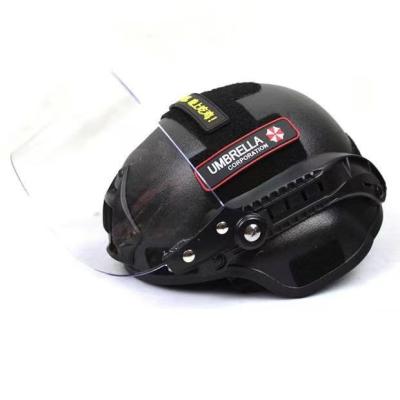 China FAST tactische helm glasvezel materiaal 1.5KG rellen anti-smash outdoor rijden speciale oorlogsvoering training militaire helm Te koop