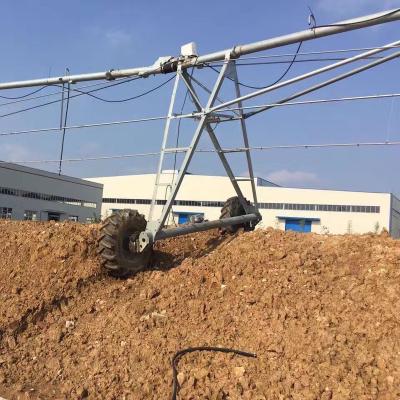 China Increase Irrigation Ratio Low Price Agriculture Center Pivot Suction Irrigation Equipment Used In Farm Irrigation System With Mobile Control for sale