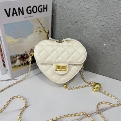 China 1:1CC Motion Detection 1:1CC Year 5A Spring Ladies New Fishing Heart Leather Bag Firsts Bag Messenger for sale